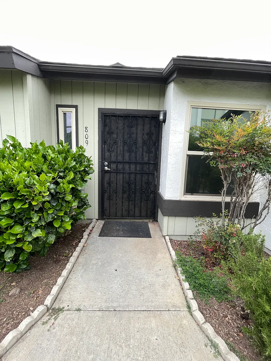 Building Photo - 809 Beyer Way
