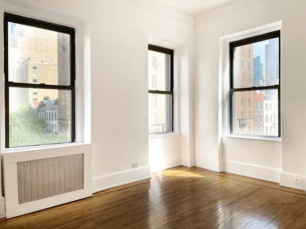 135 East 63rd Street image 1 of 4