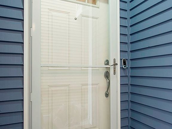 3rd image of 12726 35th Avenue NE #B