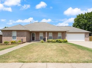 604 Eureka St, Gentry, AR 72734