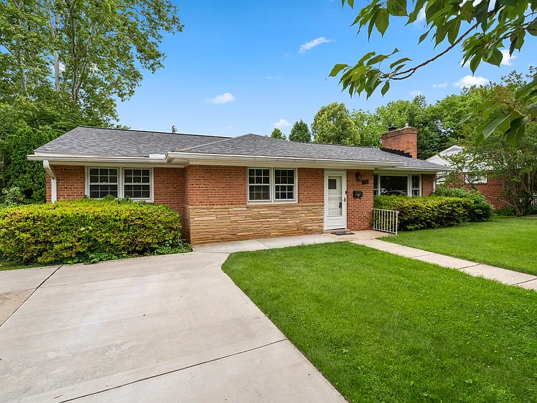 4907 Elsmere Ave — Photo 3