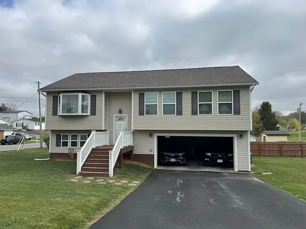 630 Canaan Rd SE, Christiansburg, VA 24073