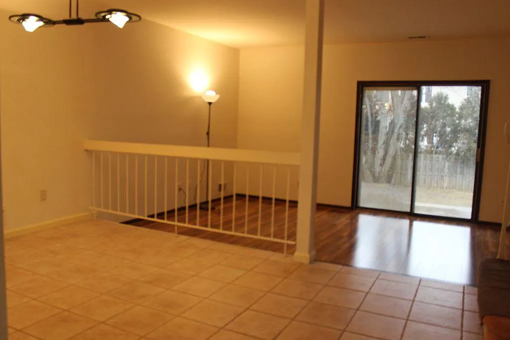 503 Maplecrest Rd — Photo 1