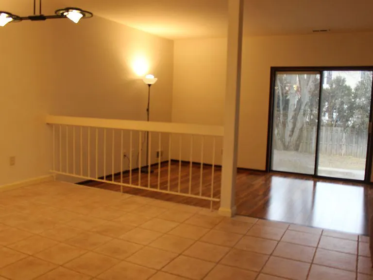 503 Maplecrest Rd — Photo 1
