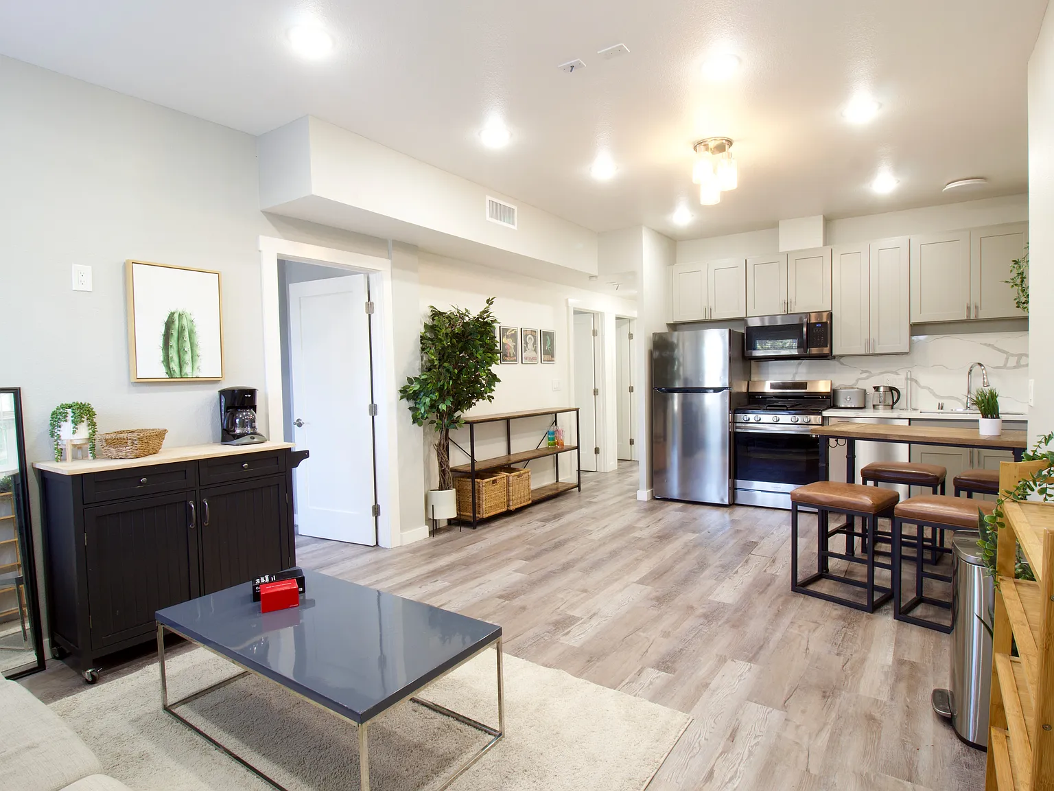 6 bed, 1450 sqft, $1,045 — Photo 3