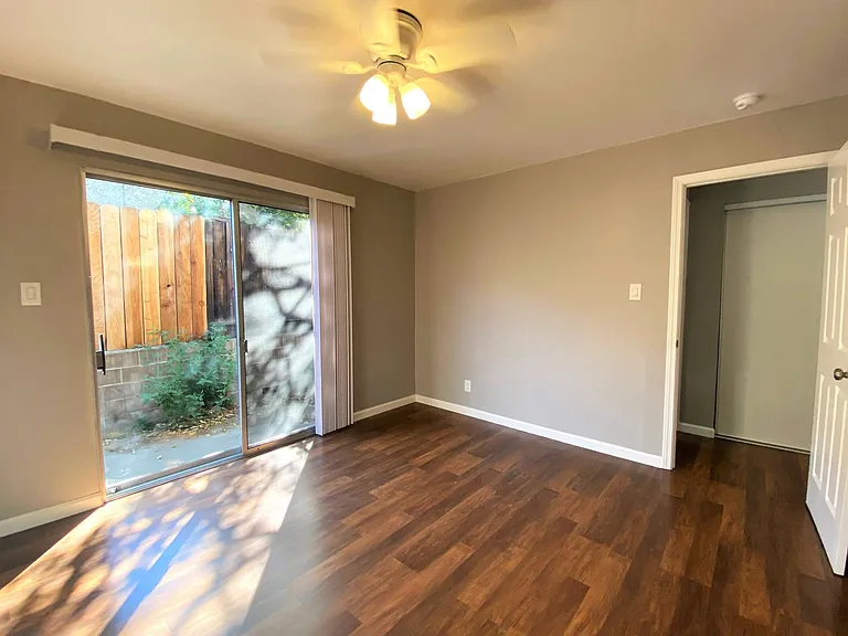 Capri Apartments Near Antioch Marina — Photo 3