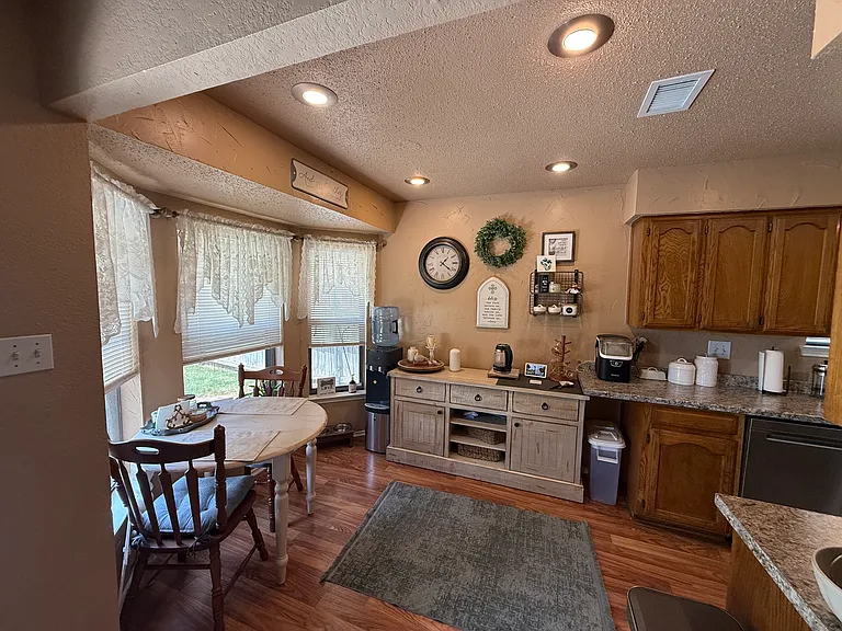 7621 Echo Hill Dr — Photo 4