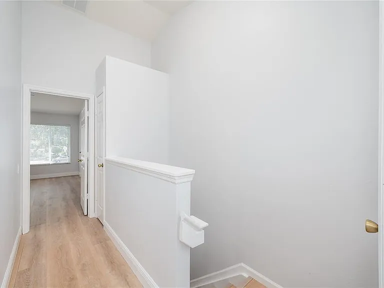 1150 Vineland Pl — Photo 16