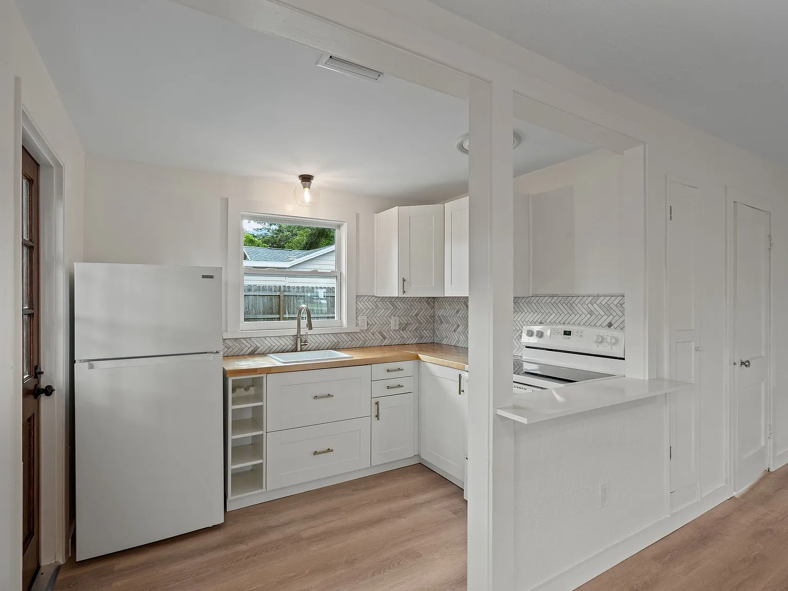 1381 Hibiscus St — Photo 4