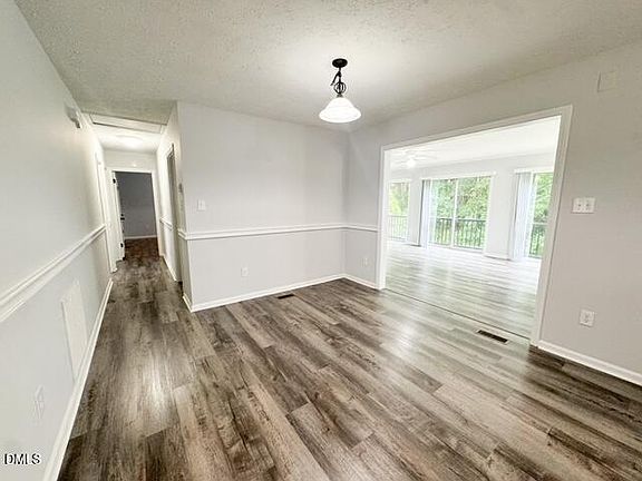 5th image of 349 Laura Ln