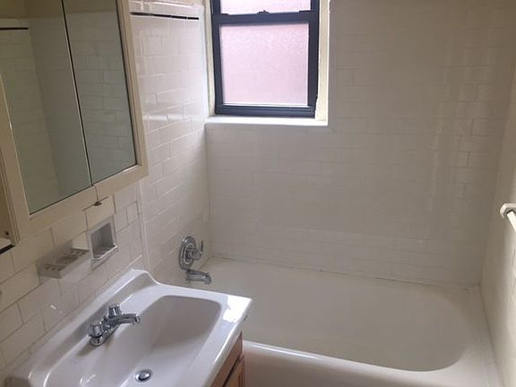 5th image of 4306 46th St APT 6F