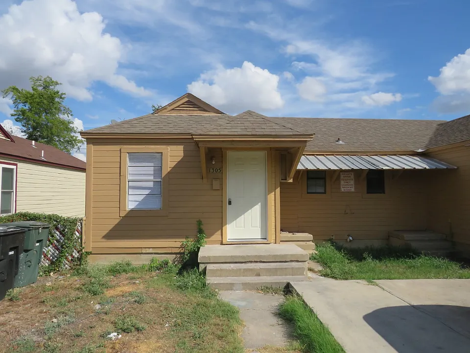 1305 S 5th St
