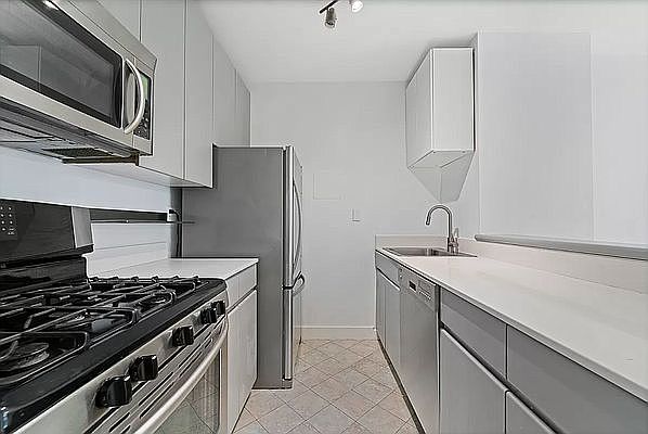 1st image of 152 E 33rd St #6