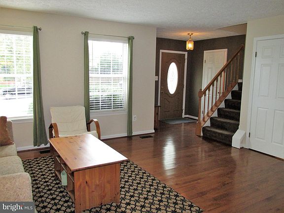 5th image of 817 Brentwood Park Dr