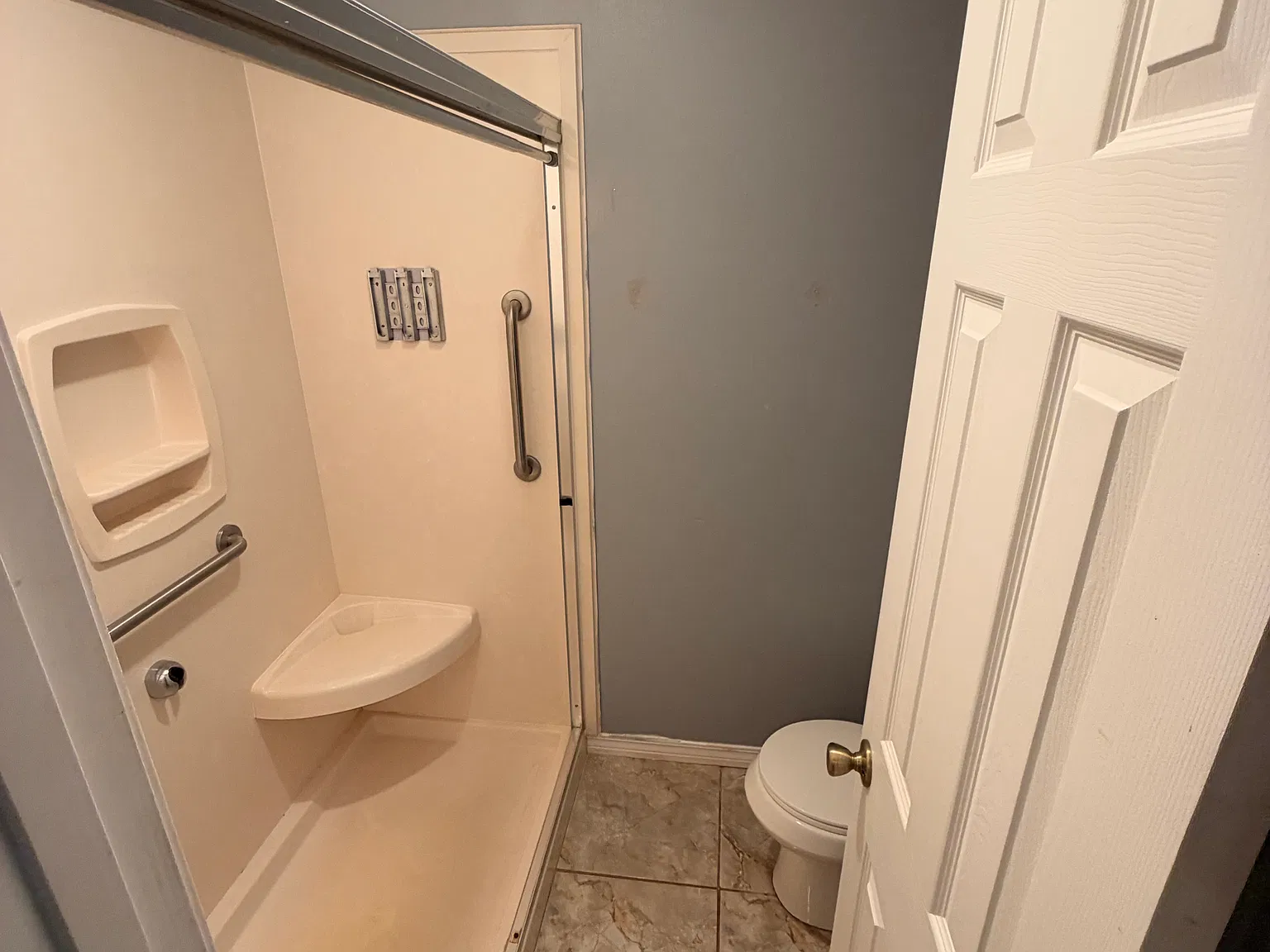 4 bed, 2230 sqft, $1,700 — Photo 3
