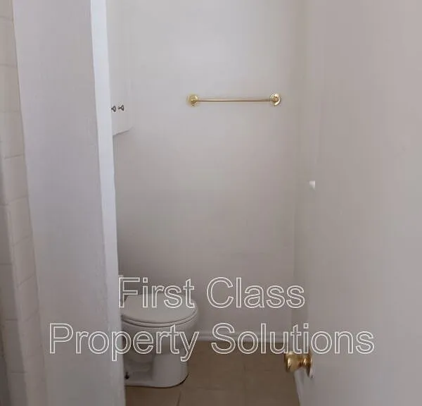 1731 NW 32nd St #18 — Photo 10