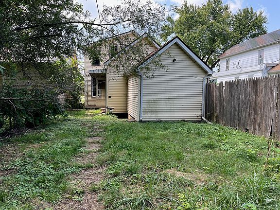 5th image of 1024 S Warren St