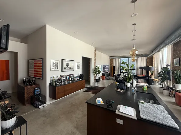 175 N Ada St Unit 207, Chicago, IL 60607