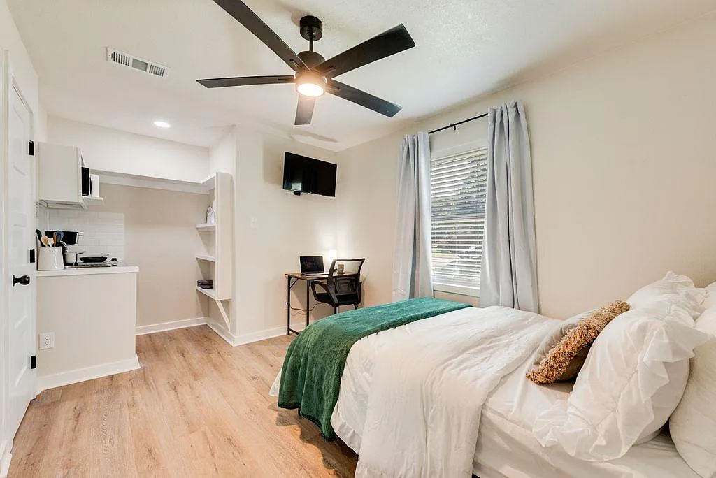 4 bed, 4.0 bath, 1600 sqft, $1,581 — Photo 3