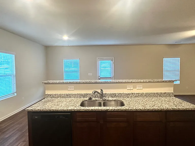 916 Independence Ave — Photo 12