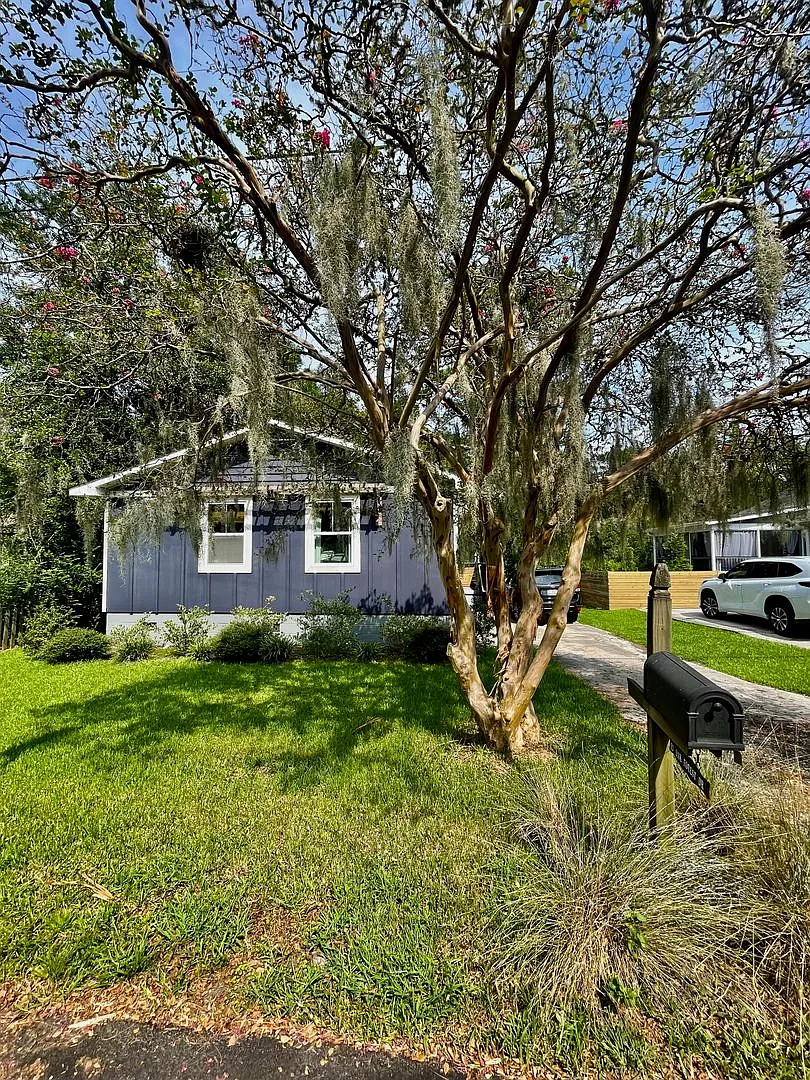 Newly Renovated Home West of the Ashley — Photo 2