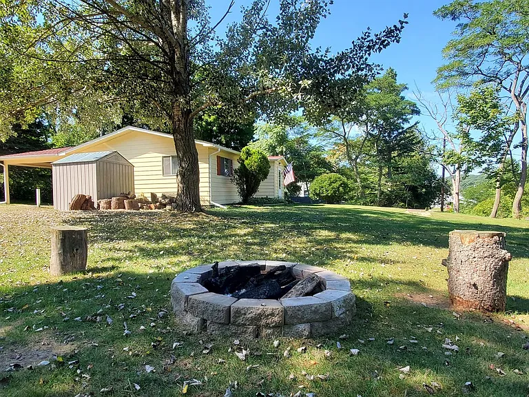 1320 Main St — Photo 3