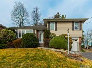 40 Hill Dr, Oyster Bay, NY 11771