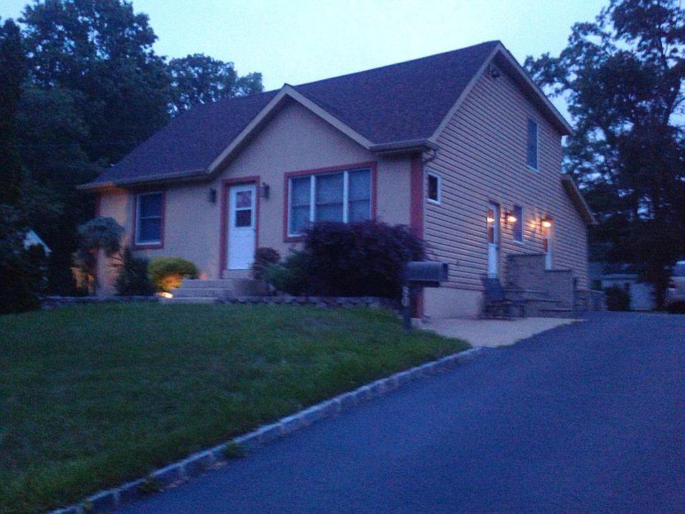 1st image of 80 Lois Ave