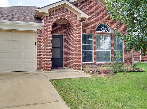 5th image of 6922 Meadow Bend Dr