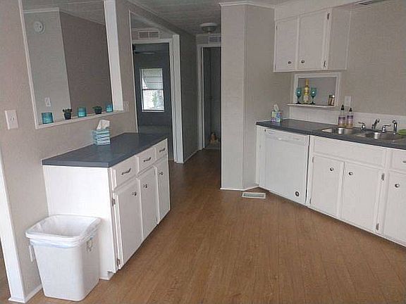 3rd image of 460 King Edward Ave #41