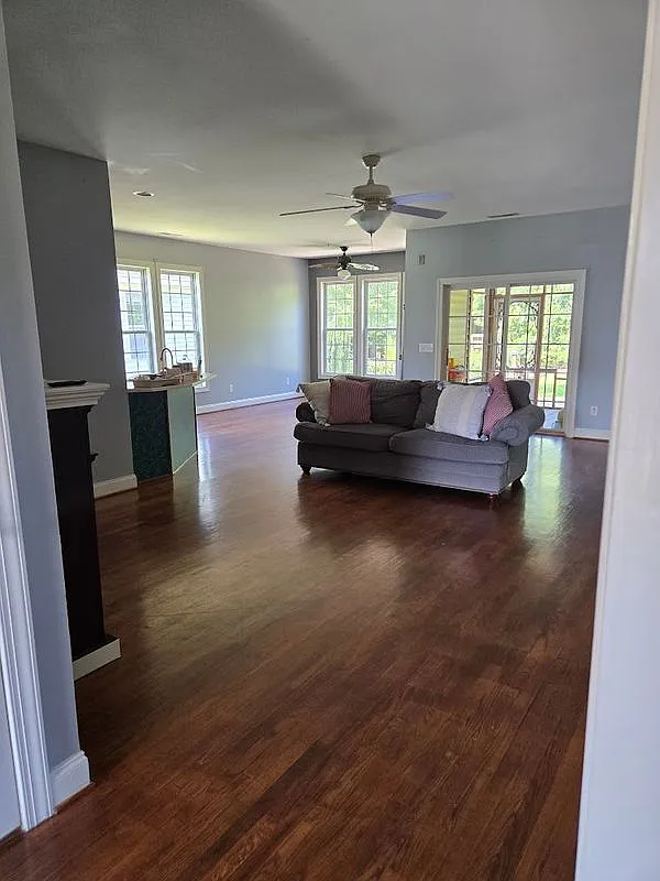 3 bed, 2.0 bath, 1680 sqft, $2,200 — Photo 4