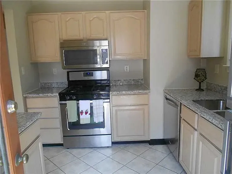 1026 Bingham St — Photo 7