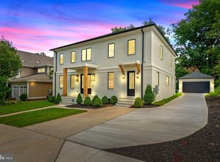 5920 35th St N, Arlington, VA 22207