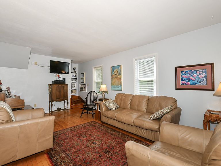 Listing photo 5