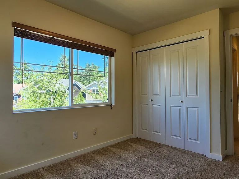 2567 NE Kensington Ct — Photo 22