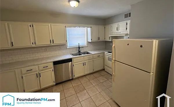 34 N Idlewild St #11 — Photo 4