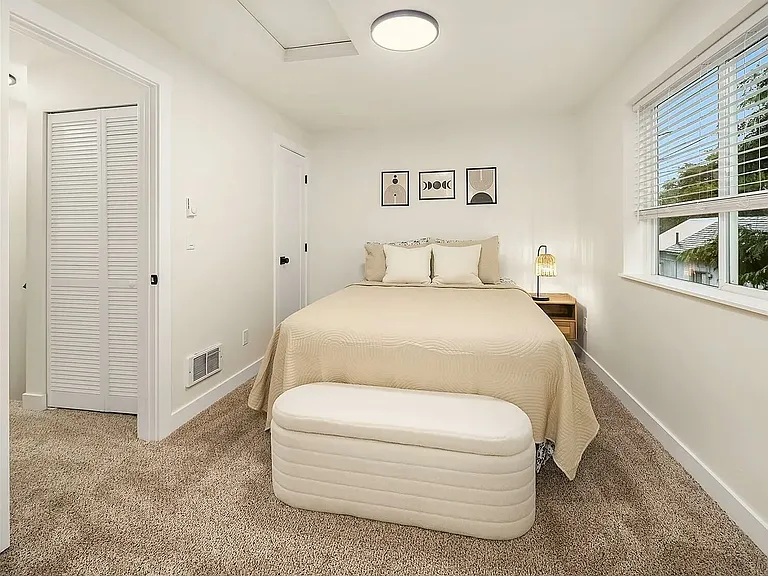 2515 Summit Ave — Photo 3