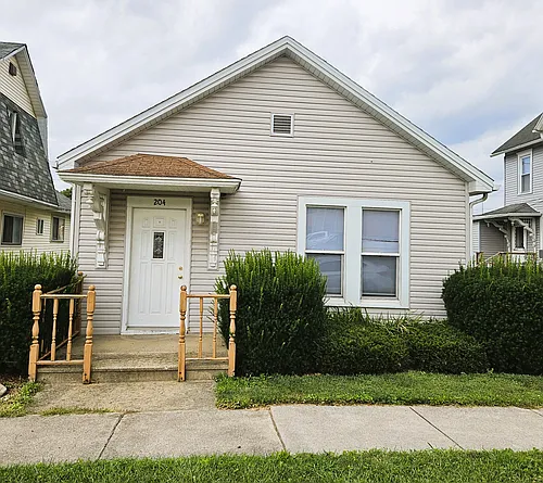 204 E Benton St Photo 1