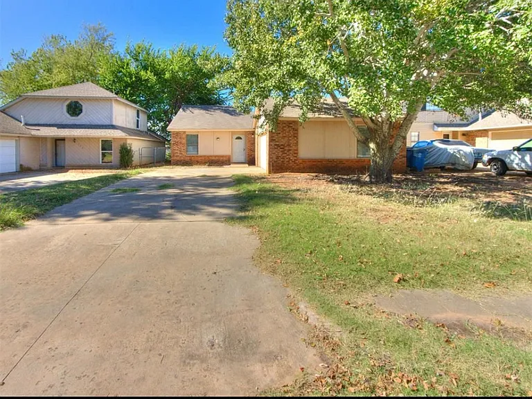 733 Lapwing Rd — Photo 1