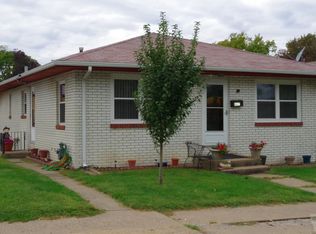 807 S 12th St, Burlington, IA 52601