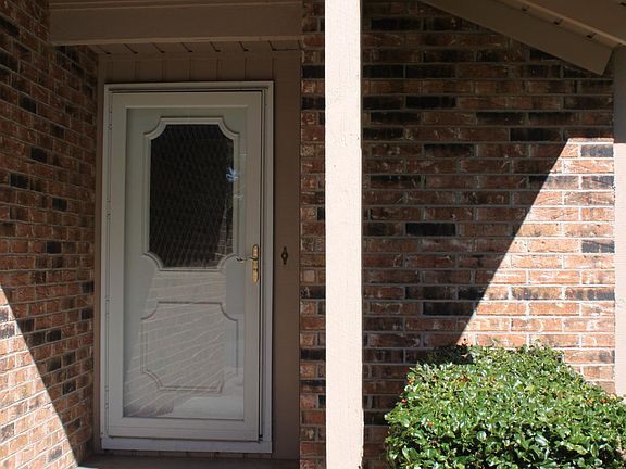2nd image of 2927 E Eastwood St