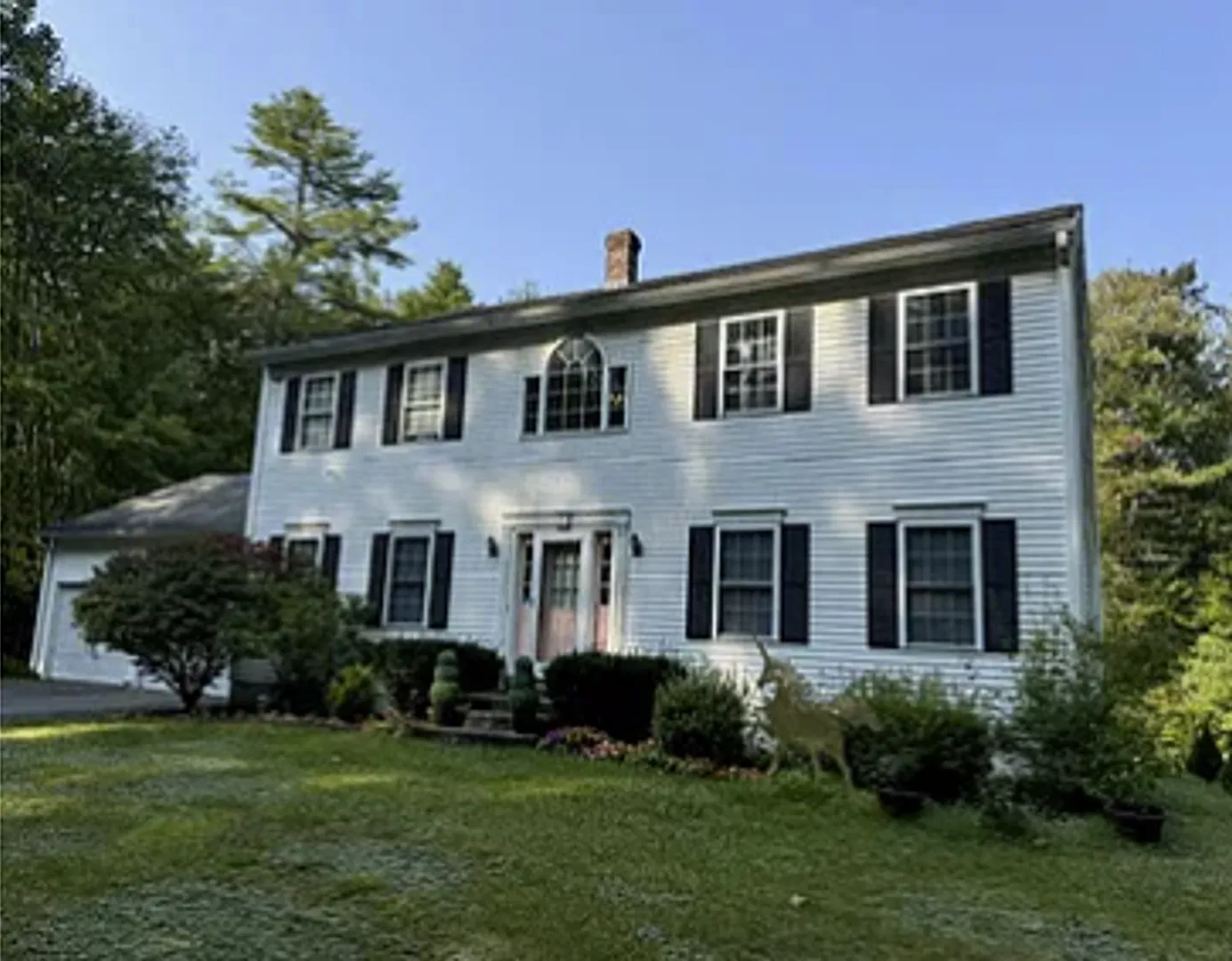 Spacious Colonial Home | 3.42 Acres, Cathedral Ceilings & Oversized Garage — Photo 2