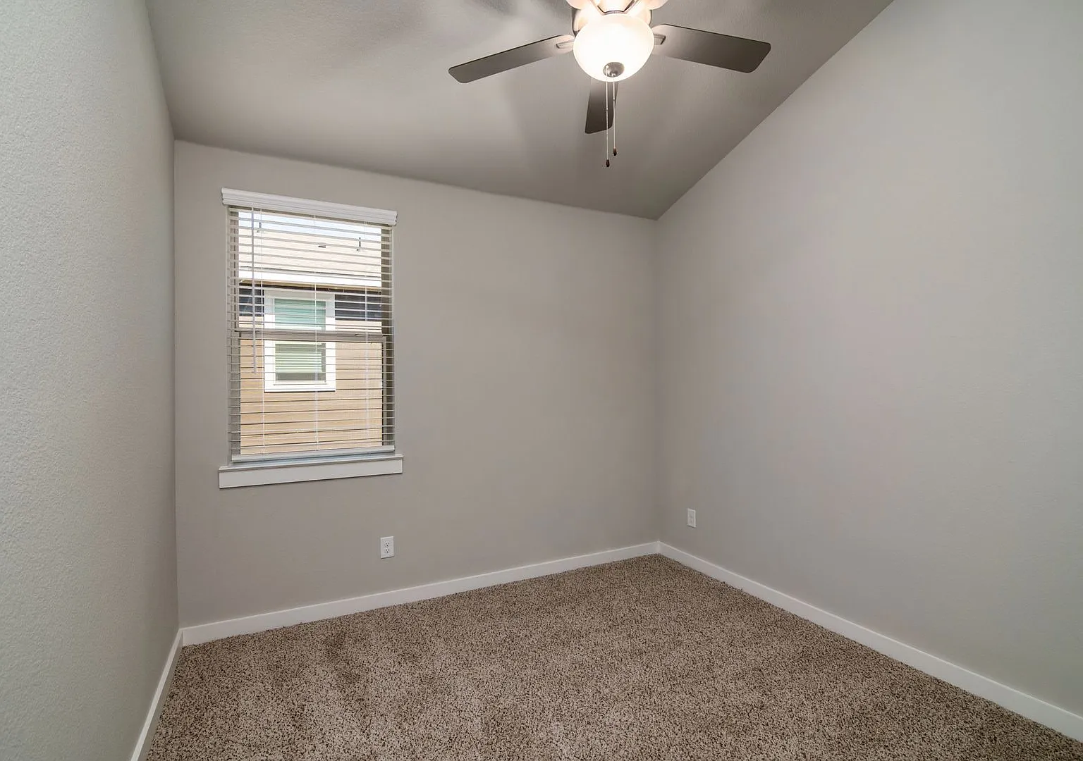 Gorgeous 2 Bedroom Four Plex Located In Midlothian Isd! — Photo 2