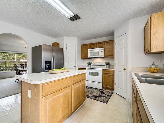 3rd image of 126 Pine Isle Dr