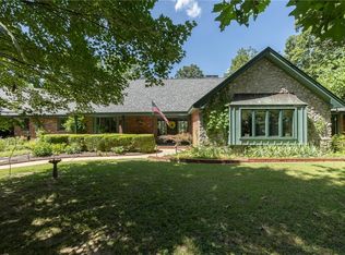 2800 N Sherwood Ln, Fayetteville, AR 72703