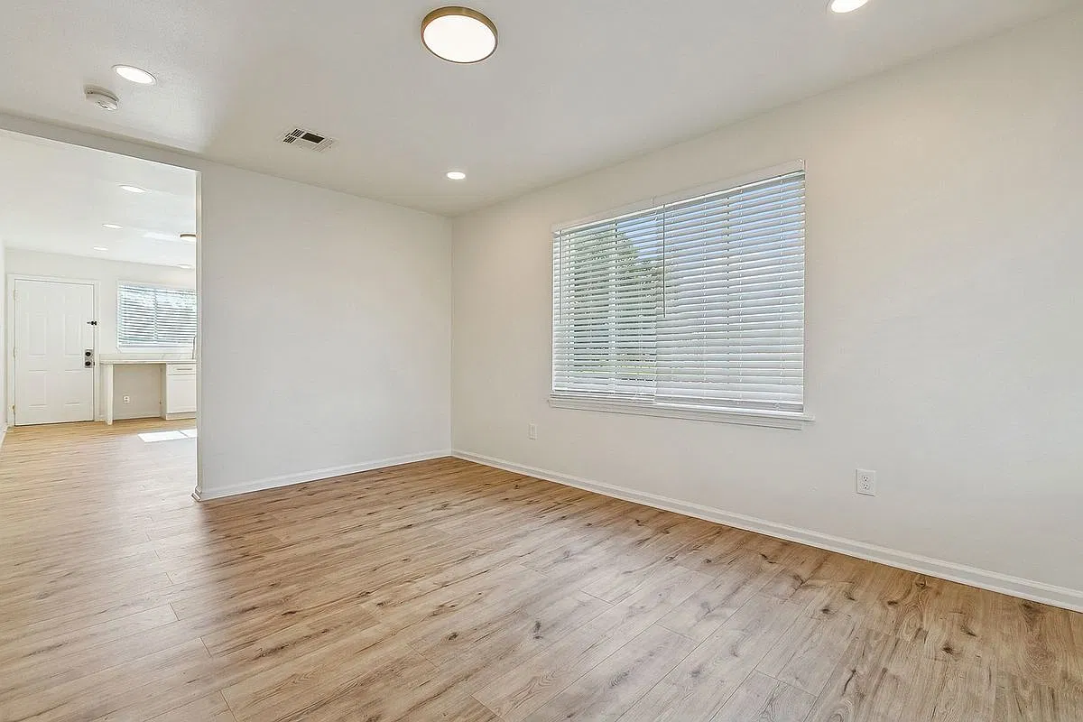 2 bed, 1.0 bath, 1012 sqft, $1,500 — Photo 3