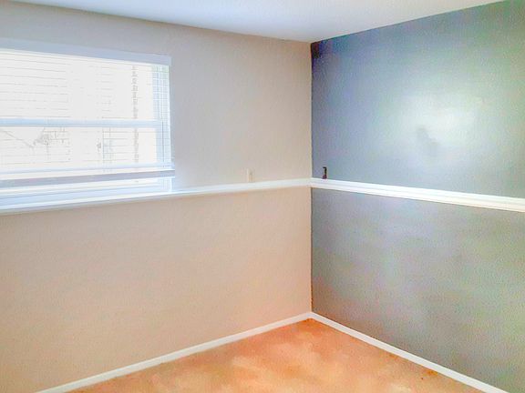 5th image of 2421 Camellia Dr #B