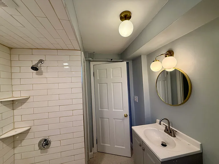 260 Hope St #1B — Photo 6