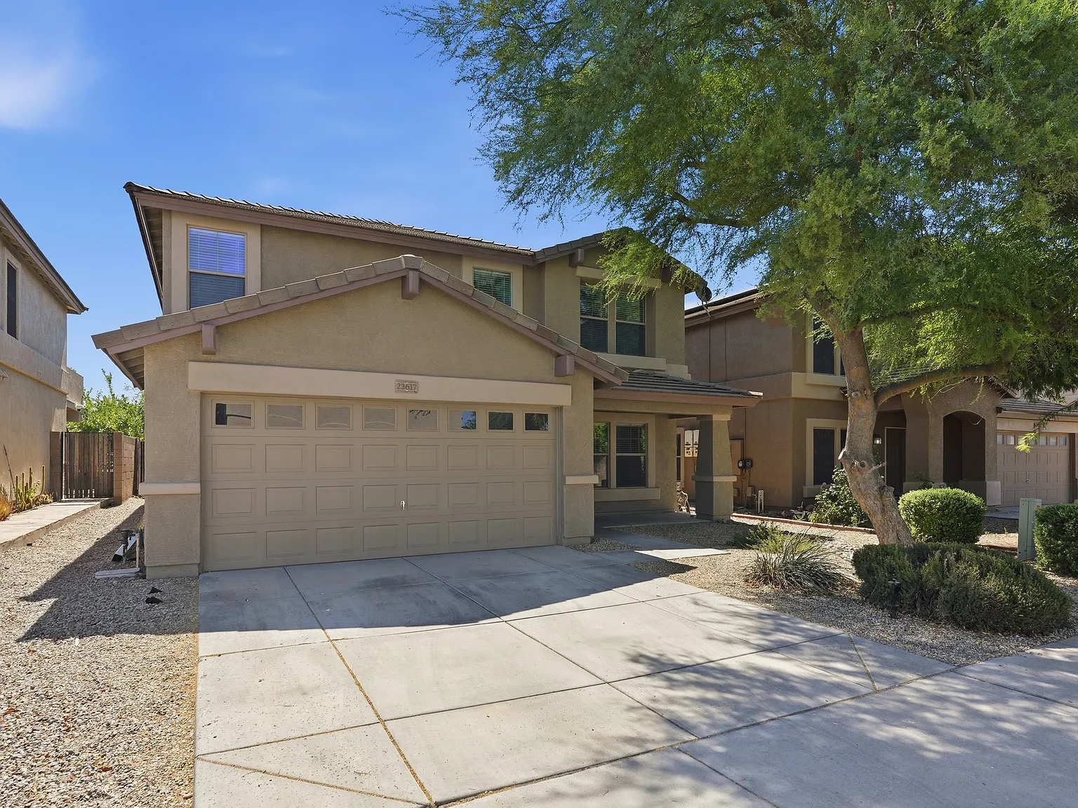 5 bed, 2.5 bath, 3200 sqft, $3,095 — Photo 2