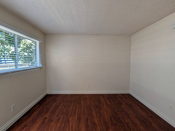 5th image of 577 W 17th St APT 2